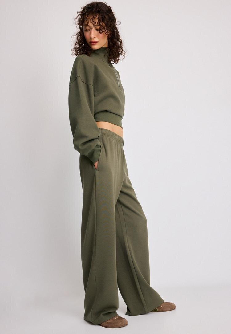 Stradivarius Pantaloni Jogger Largi Kaki M