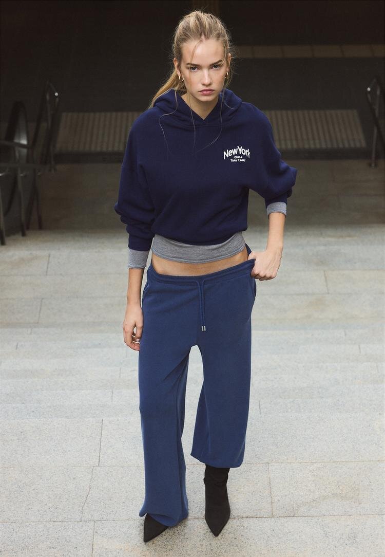 Stradivarius Pantaloni Jogger Palazzo Fini La Atingere Bleumarin Închis Xs