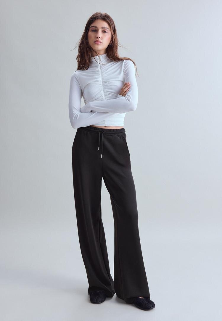 Stradivarius Pantaloni Jogger Palazzo Fini La Atingere Negru L