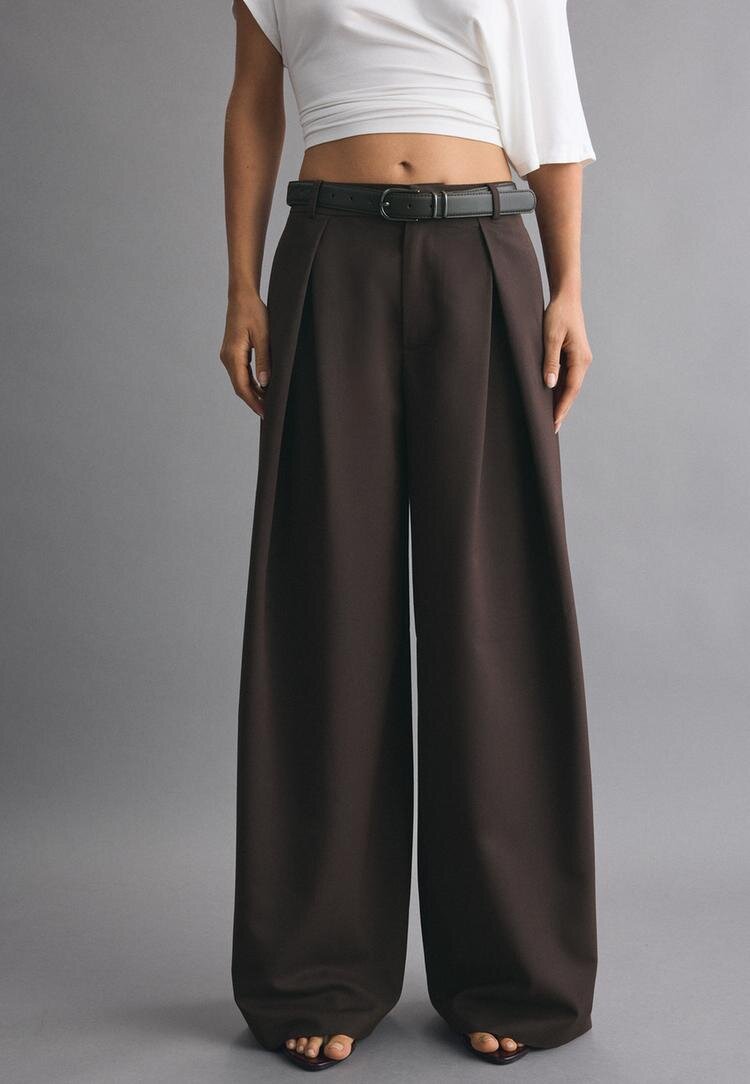 Stradivarius Pantaloni Largi Cu Pense Și Curea Maro 32