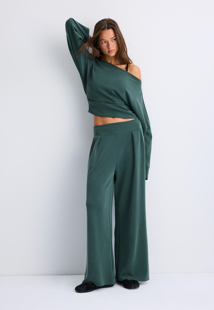 Stradivarius Pantaloni Largi Cu Pense Și Textură Fină Kaki Xs