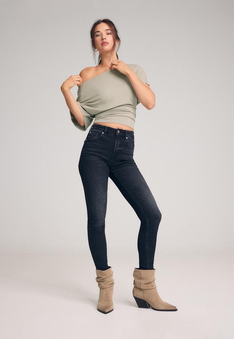 Stradivarius Pantaloni Scurți Basic Din Denim Cu Visoki Struk Negru Închis 38