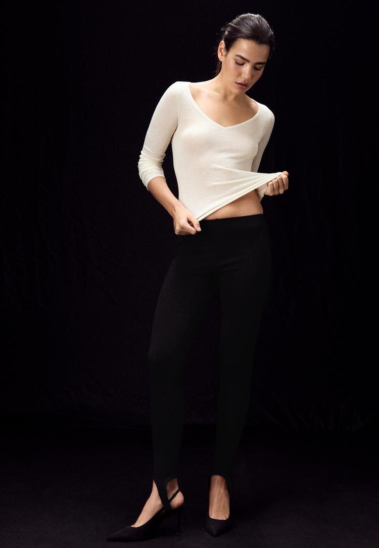 Stradivarius Pulover De Bază Din Lână Și Mătase Cu Decolteu În V Vanilie S