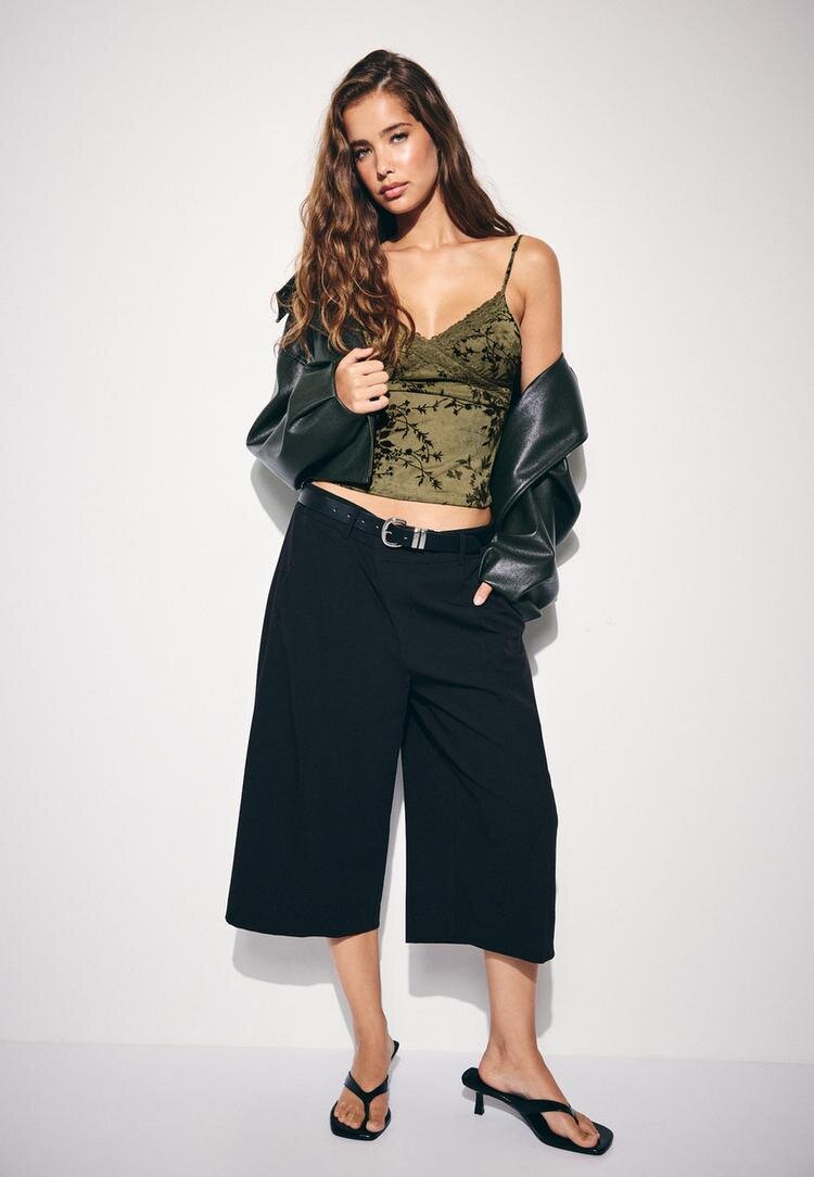 Stradivarius Top Ajustat Flocat Cu Dantelă Kaki Xl
