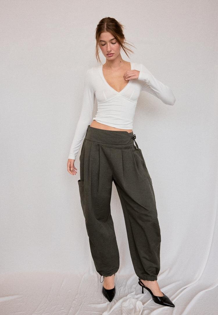Stradivarius Tricou Cu Mânecă Lungă Decolteu În V Și Dantelă Ecru S