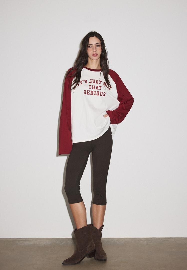 Stradivarius Tricou Cu Mânecă Lungă Raglan Și Imprimeu Poziționat Roșu Închis Xl