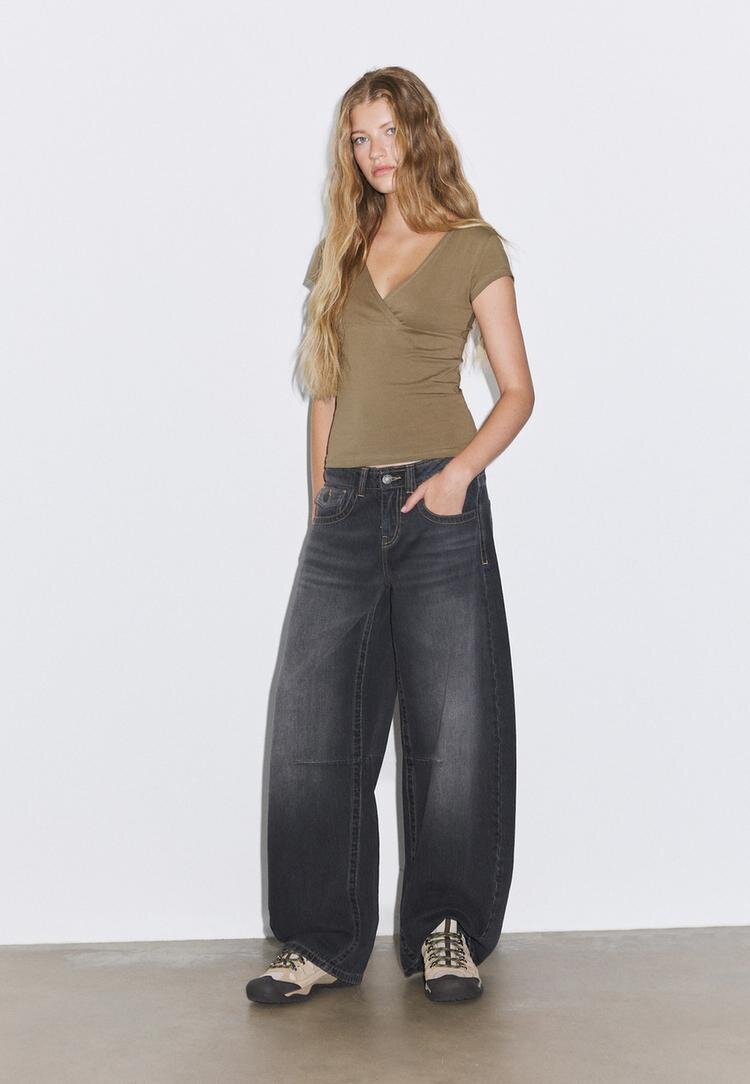 Stradivarius Tricou Cu Mânecă Scurtă Și Tăietură Sub Bust Kaki Xs